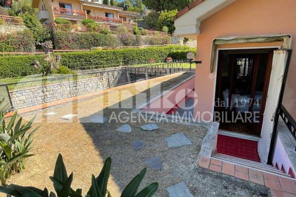 Appartamento con terrazza vista mare e giardino thumbnail