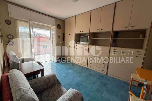 Bilocale con terrazza e garage thumbnail