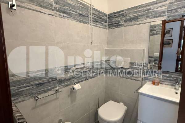Bilocale con terrazza e garage thumbnail