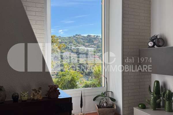 Villa in collina con vista mare thumbnail