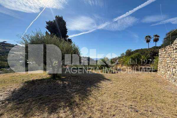 Villa in collina con vista mare thumbnail