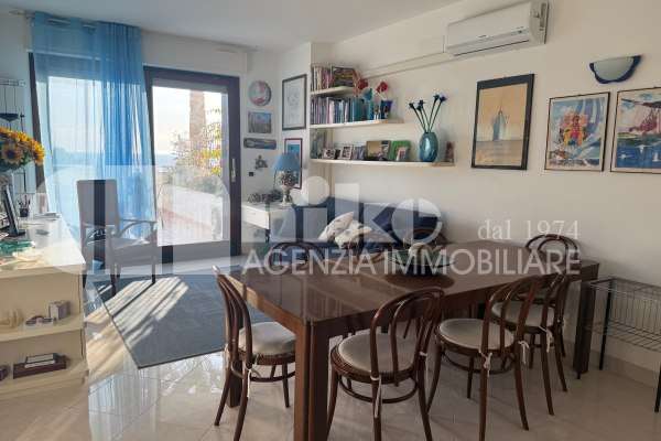 Bilocale con vista mare thumbnail