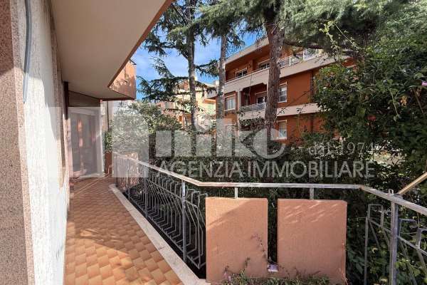 Trilocale in posizione centrale thumbnail