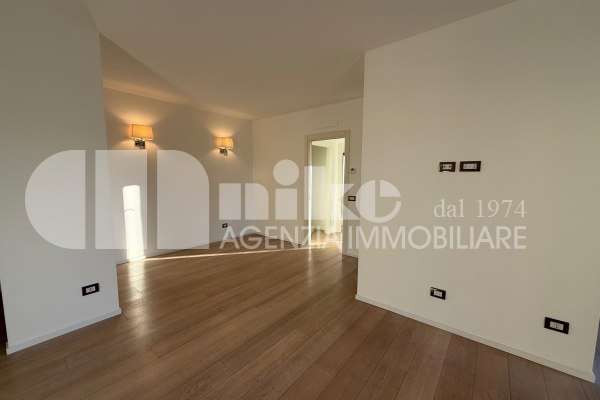 Appartamento in posizione centrale thumbnail