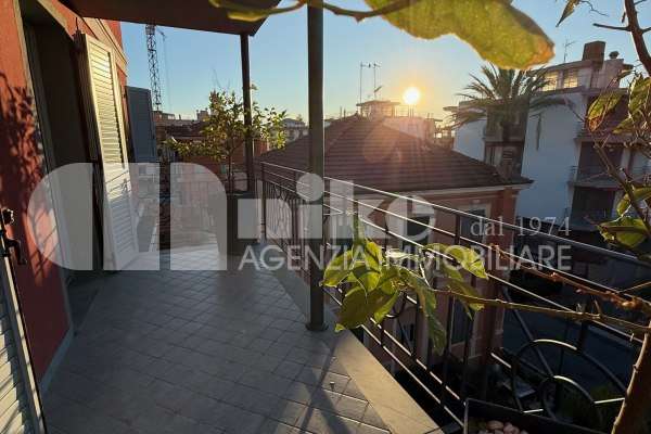 Appartamento in posizione centrale thumbnail