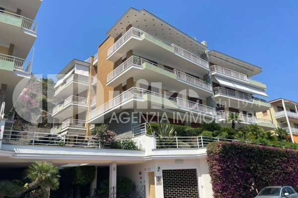 Trilocale con terrazzo thumbnail