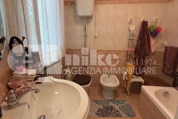 Trilocale con terrazzo thumbnail