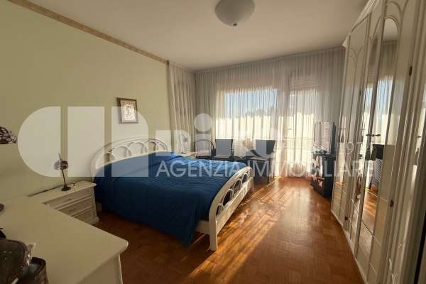 Trilocale con terrazzo thumbnail