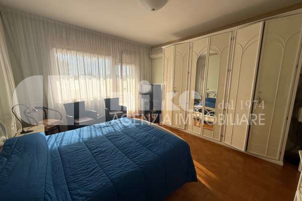 Trilocale con terrazzo thumbnail