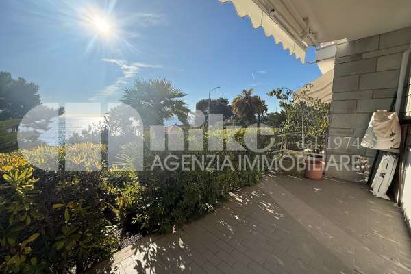 Trilocale con terrazzo thumbnail