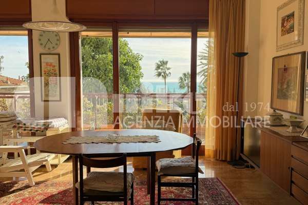 Trilocale vista mare thumbnail