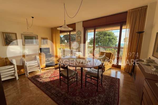 Trilocale vista mare thumbnail