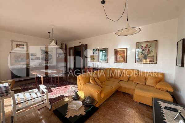 Trilocale vista mare thumbnail