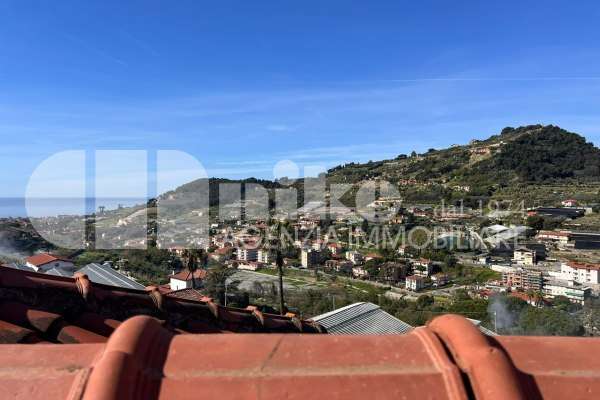 Appartamento collinare, terrazza vista mare e piscina condominiale thumbnail