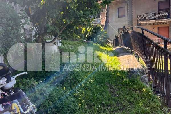 Appartamento collinare, terrazza vista mare e piscina condominiale thumbnail