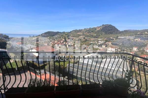 Appartamento collinare, terrazza vista mare e piscina condominiale thumbnail