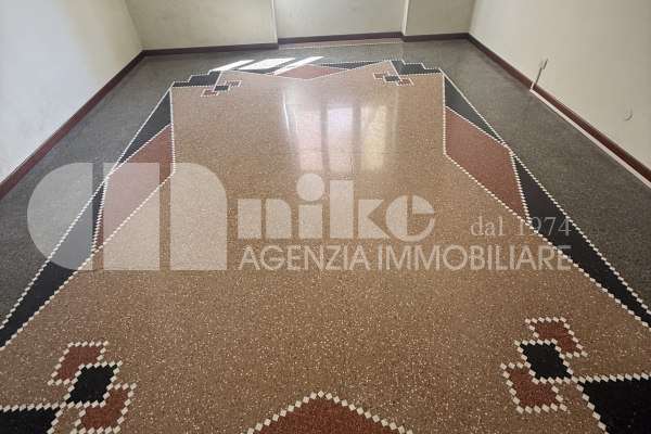 Appartamento in posizione centrale a pochi metri dal mare thumbnail