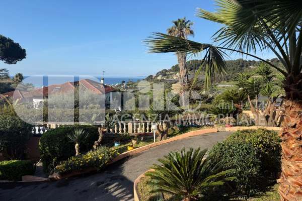 Villa unifamiliare Con piscina e vista mare  thumbnail