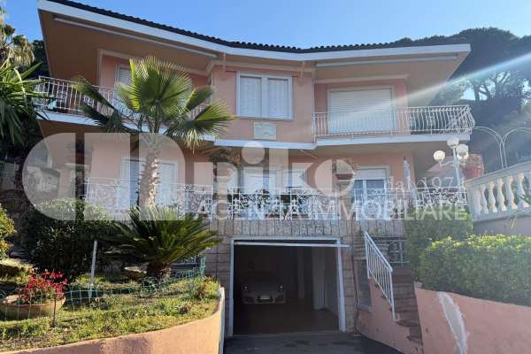 Villa unifamiliare Con piscina e vista mare  thumbnail