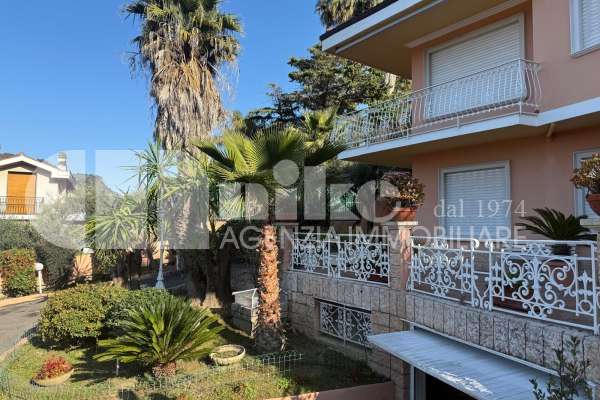 Villa unifamiliare Con piscina e vista mare  thumbnail