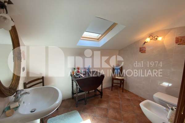 Casa con terrazza thumbnail