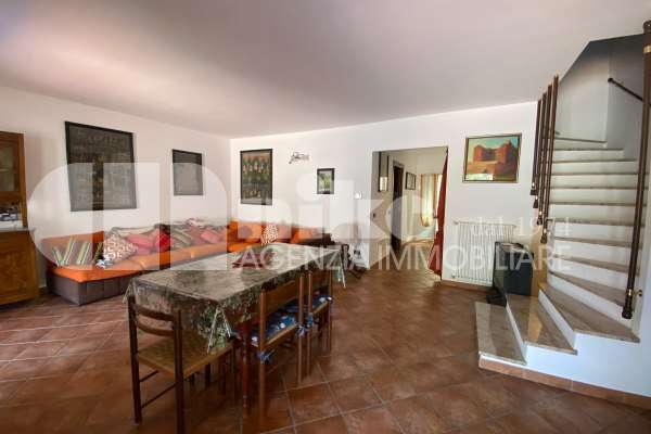 Casa con terrazza thumbnail