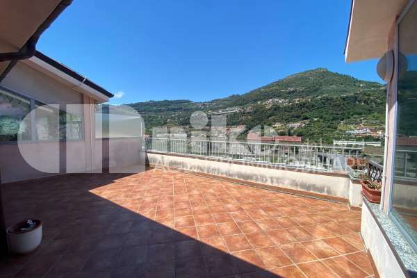 Casa con terrazza thumbnail
