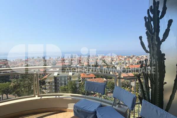 Appartamento con terrazza vista mare thumbnail
