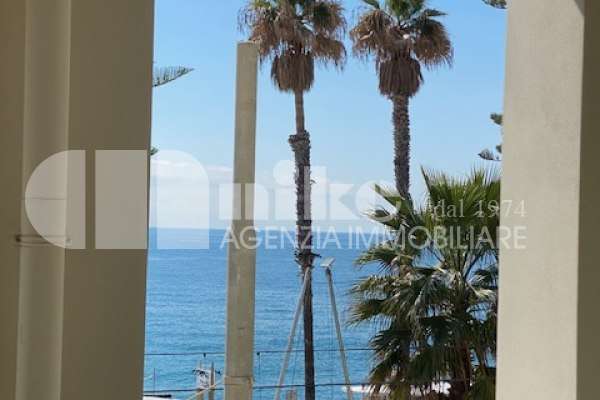 Trilocale di Lusso a Bordighera - Fronte Mare thumbnail